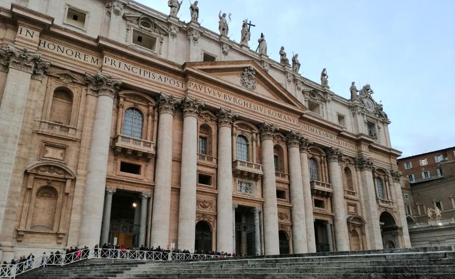 historical significance st peter basilica